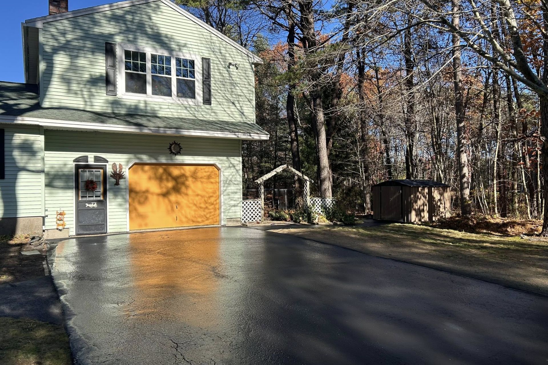 Driveway sealing and resurfacing